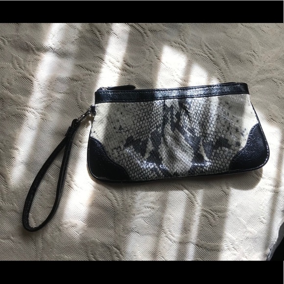 Wilson’s Ladies Wrist Clutch - Picture 2 of 3